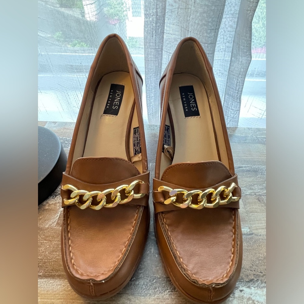 Heels loafers. Size 6. NWOT